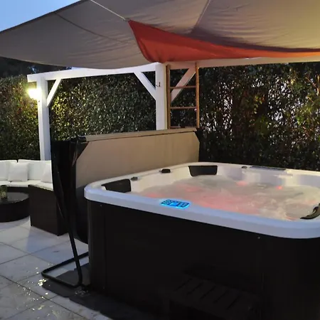 Maison Avec Piscine, Jaccuzi, Hammam A 800 M Du * Gastes